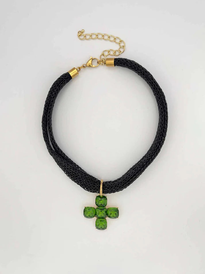 Collar cruz con malla
