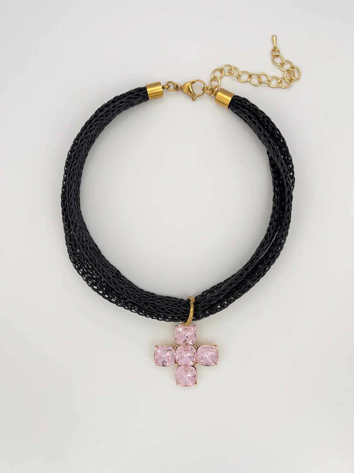 Collar cruz con malla